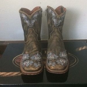 Dan Post flower embroidered cowgirl boots